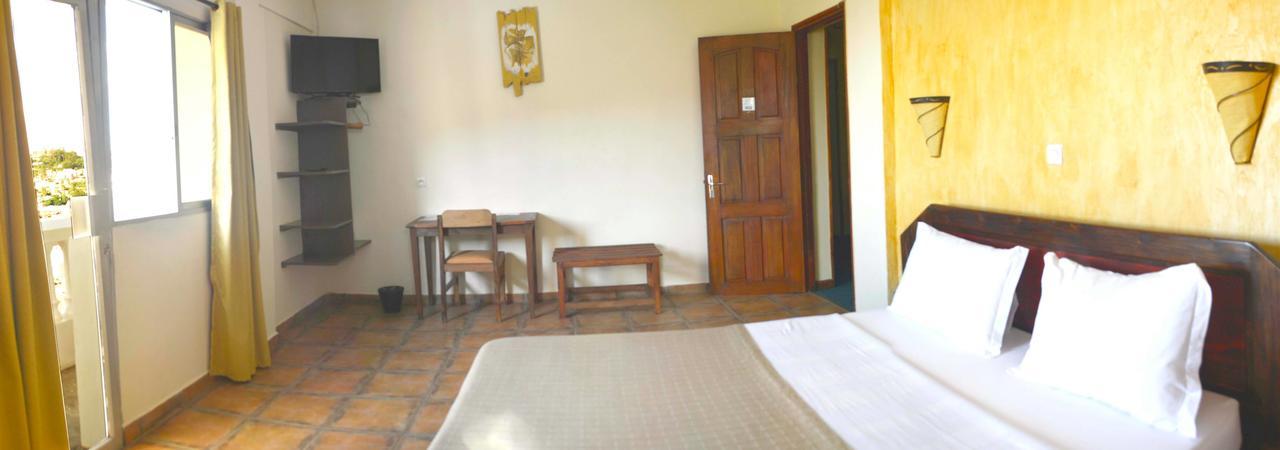 A L'Hotel Antananarivo Ngoại thất bức ảnh